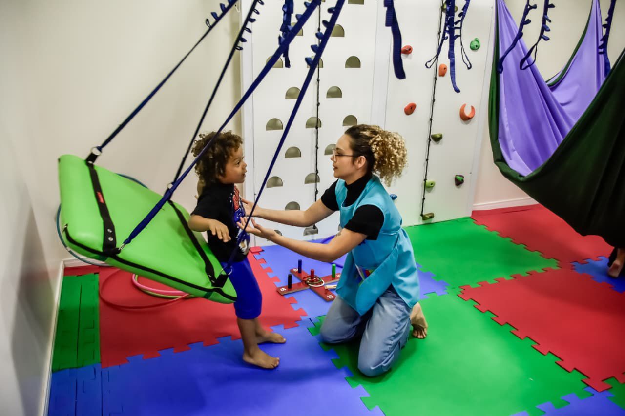 Abril Azul: Rede TEA amplia atenção especializada ao autista e soma mais de 72 mil atendimentos - Espia Essa