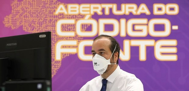 Técnicos da Polícia Federal iniciam inspeção dos códigos-fonte da urna - Espia Essa