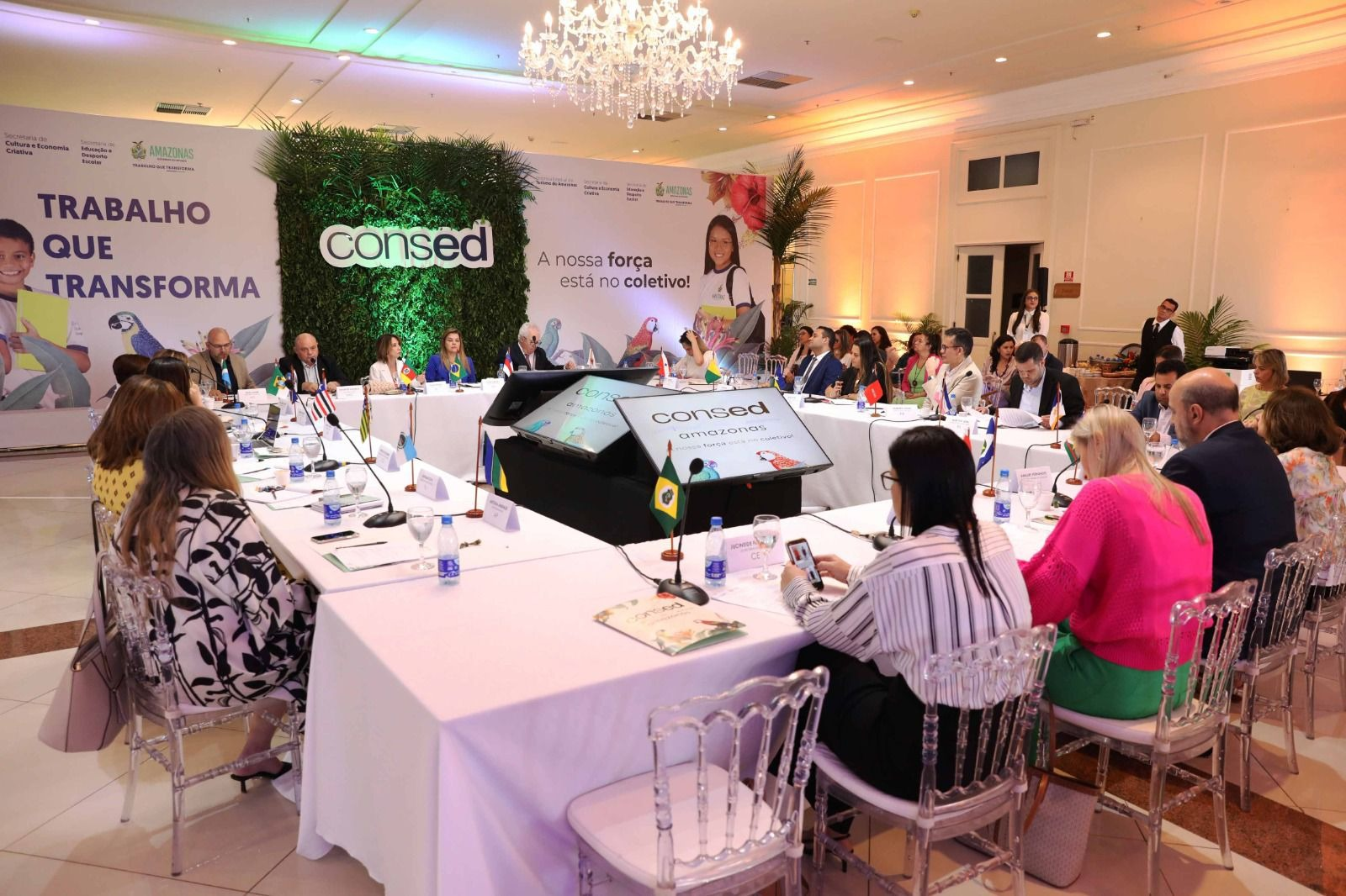 No Amazonas, secretários de educação de todo o país discutem políticas públicas educacionais - Espia Essa